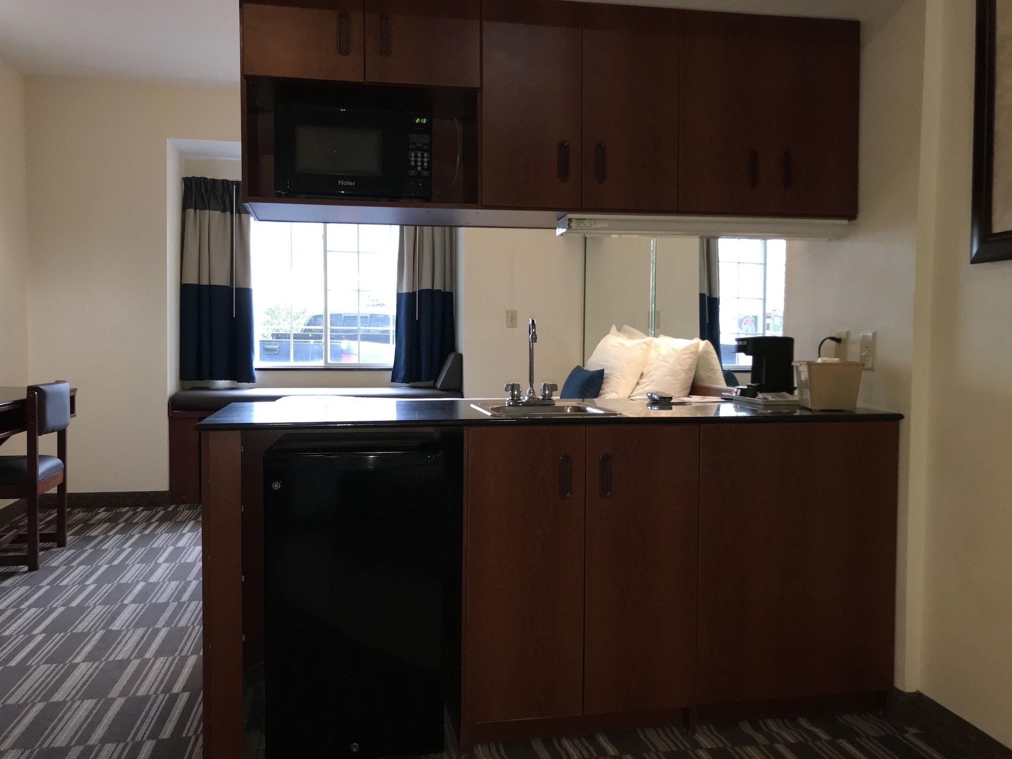 Microtel Inn & Suites By Wyndham Indianapolis Airport Экстерьер фото