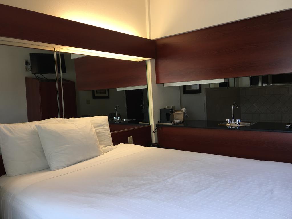 Microtel Inn & Suites By Wyndham Indianapolis Airport Экстерьер фото