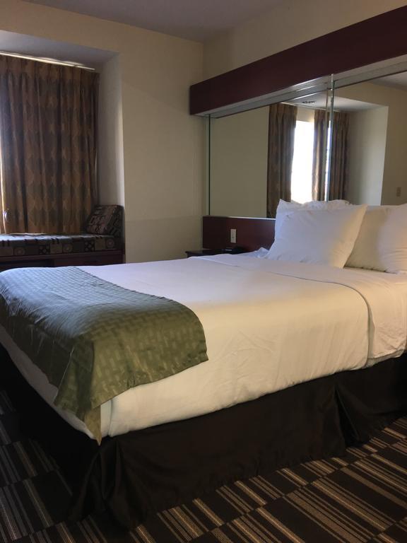 Microtel Inn & Suites By Wyndham Indianapolis Airport Экстерьер фото