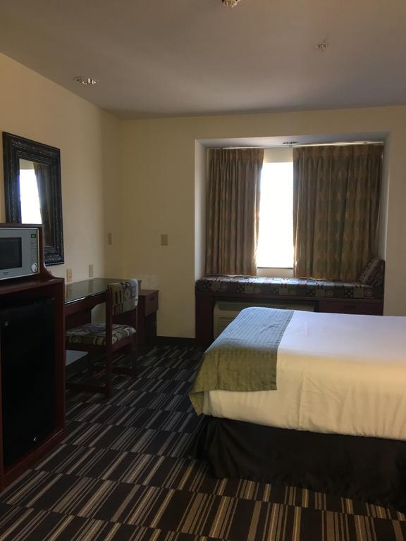 Microtel Inn & Suites By Wyndham Indianapolis Airport Экстерьер фото