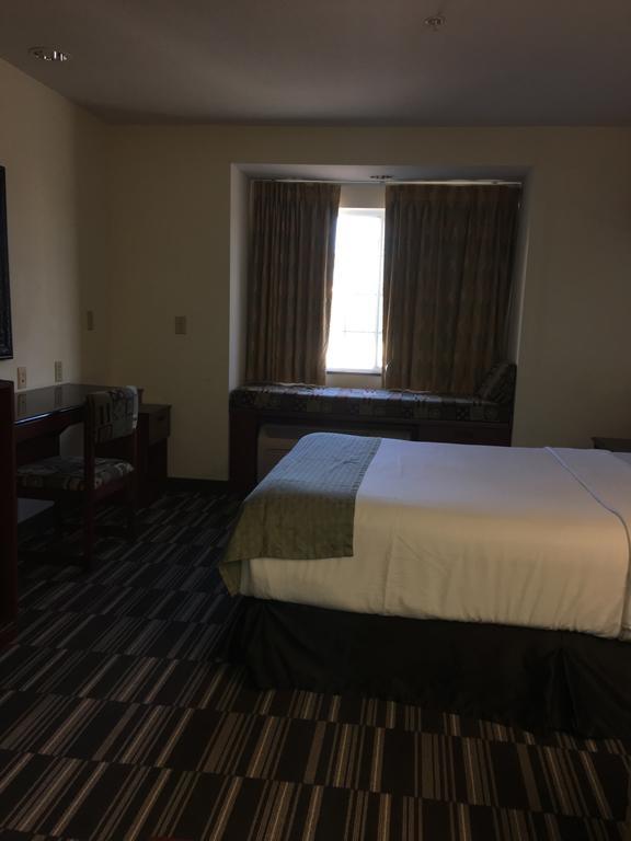 Microtel Inn & Suites By Wyndham Indianapolis Airport Экстерьер фото
