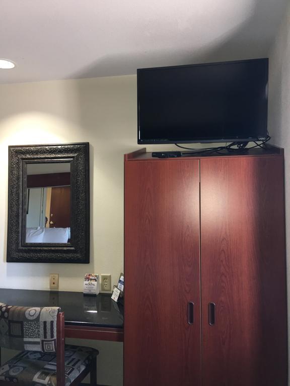 Microtel Inn & Suites By Wyndham Indianapolis Airport Экстерьер фото