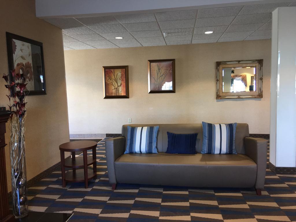 Microtel Inn & Suites By Wyndham Indianapolis Airport Экстерьер фото