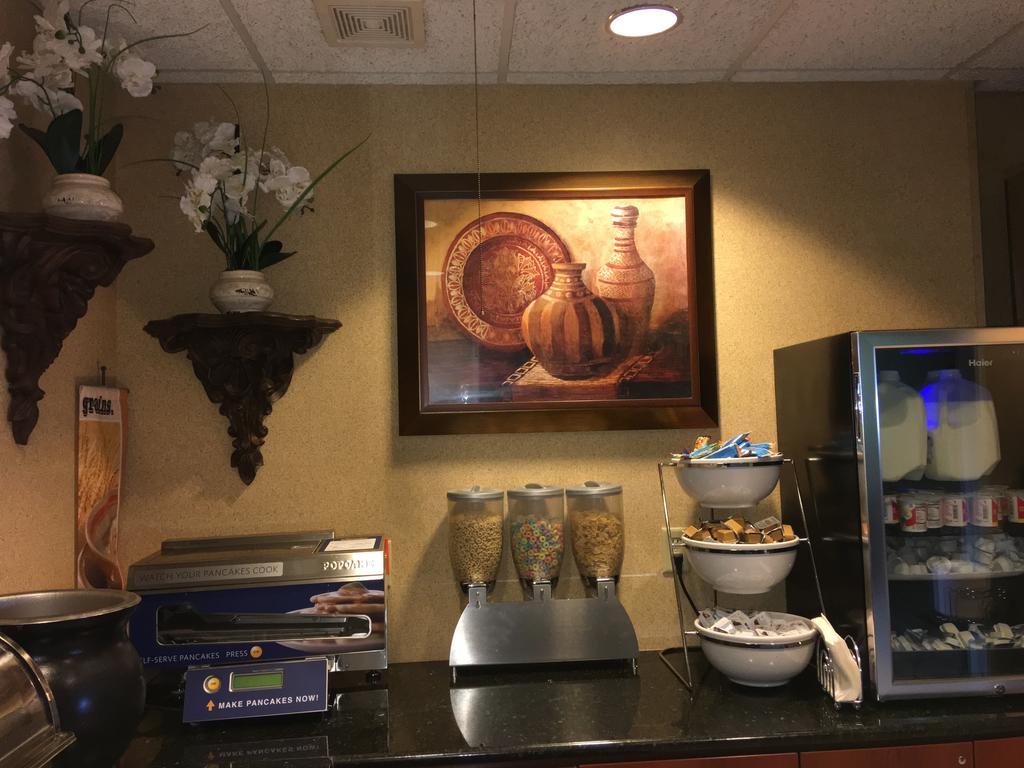 Microtel Inn & Suites By Wyndham Indianapolis Airport Экстерьер фото