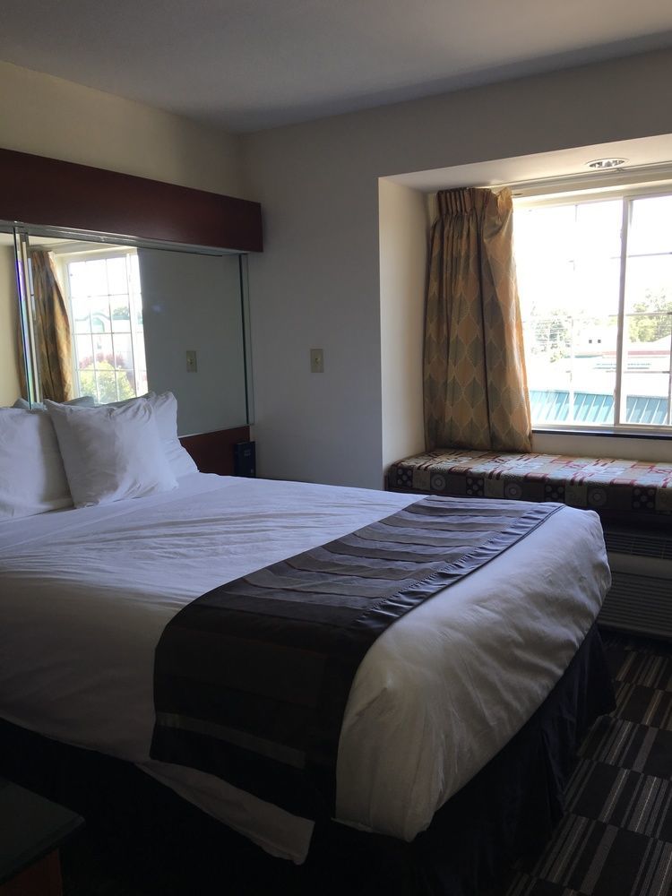 Microtel Inn & Suites By Wyndham Indianapolis Airport Экстерьер фото