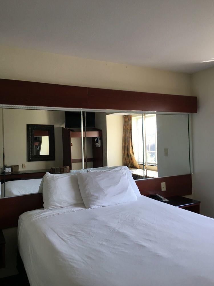 Microtel Inn & Suites By Wyndham Indianapolis Airport Экстерьер фото
