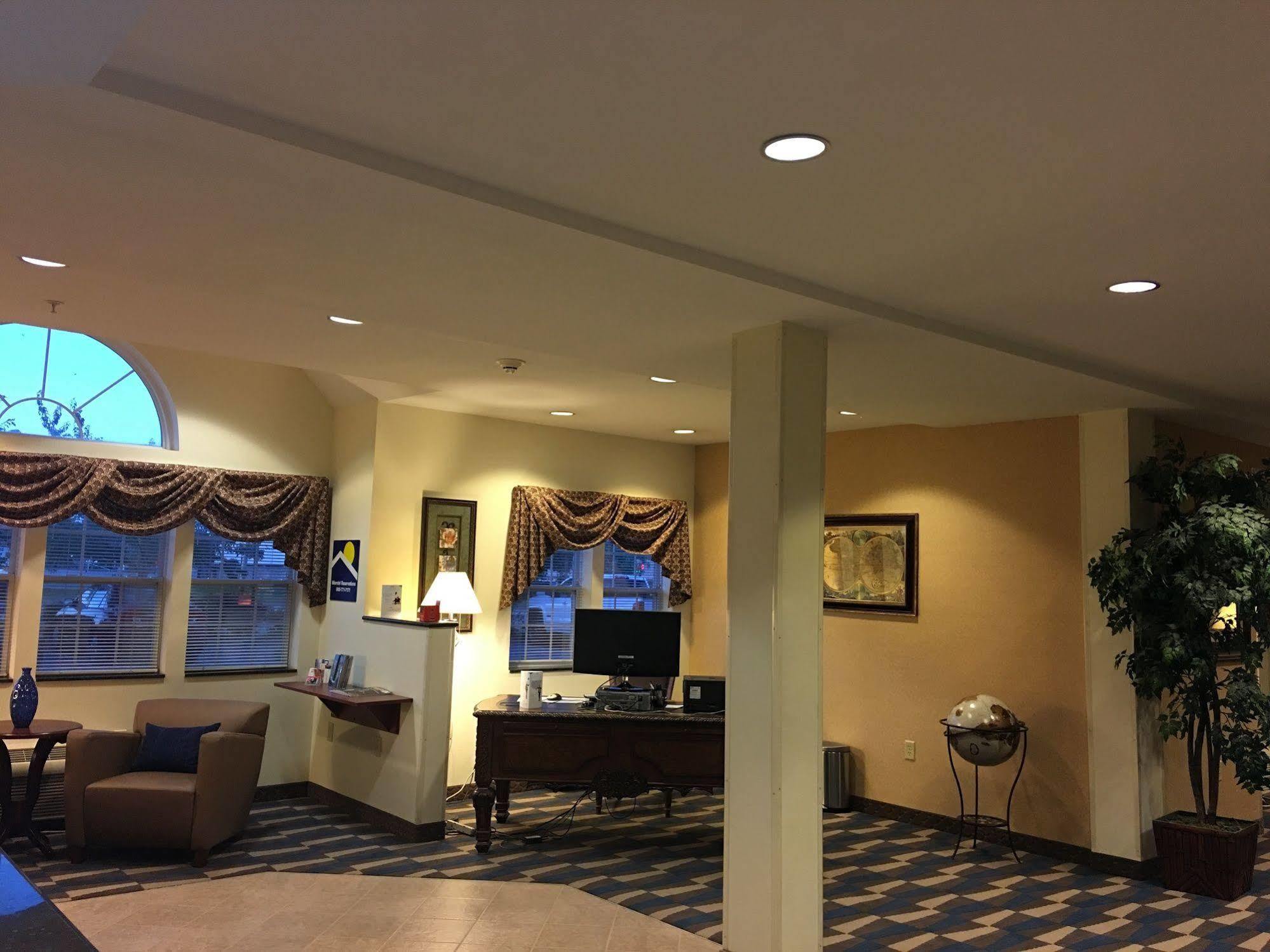 Microtel Inn & Suites By Wyndham Indianapolis Airport Экстерьер фото