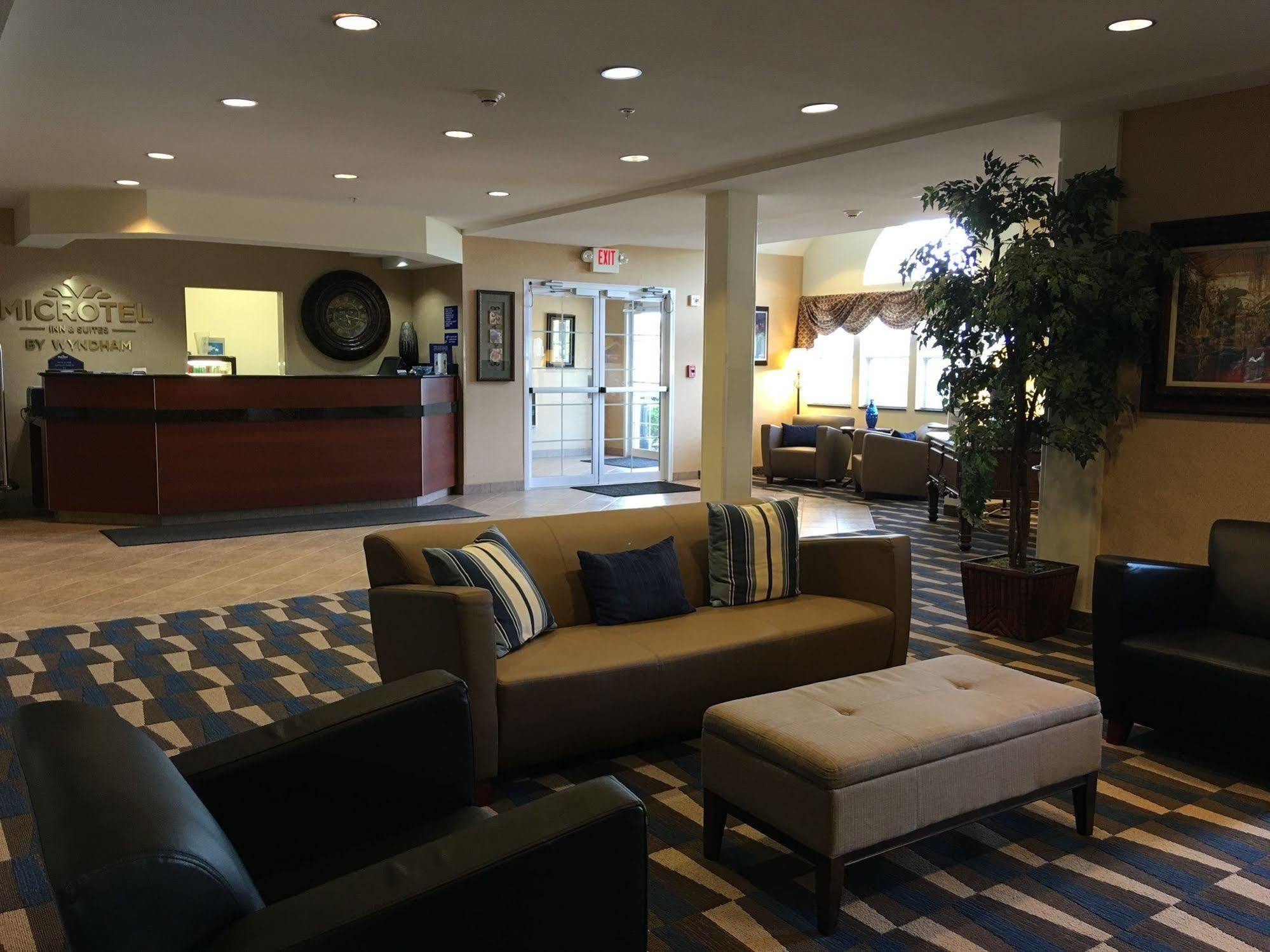 Microtel Inn & Suites By Wyndham Indianapolis Airport Экстерьер фото