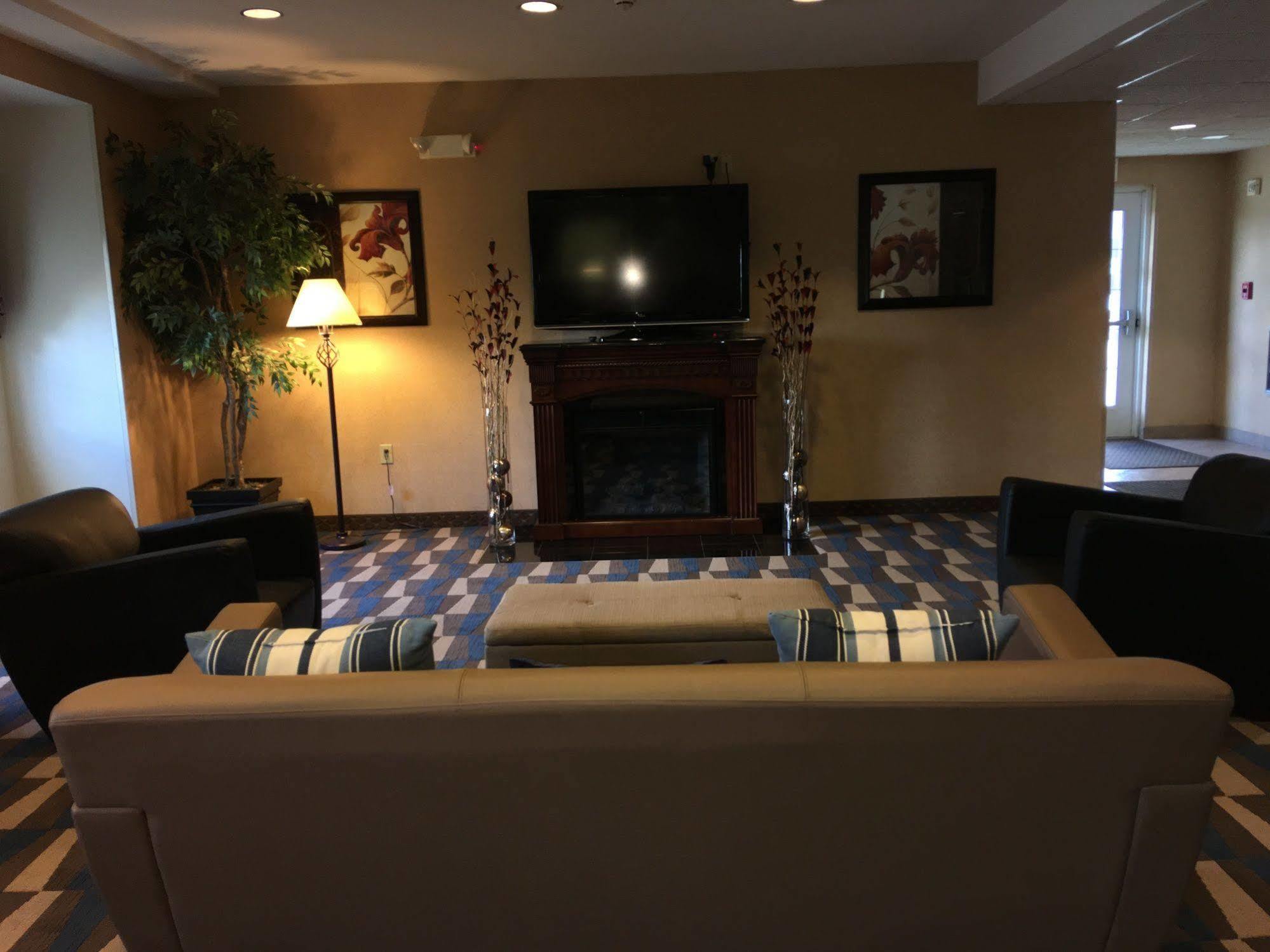 Microtel Inn & Suites By Wyndham Indianapolis Airport Экстерьер фото
